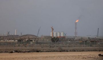 تحذيرات من قفزة تاريخية بأسعار النفط مع تعطل الملاحة في مضيق هرمز تحذيرات من قفزة تاريخية بأسعار النفط مع تعطل الملاحة في مضيق هرمز