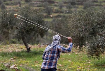 إصابات بالرصاص والغاز في عدة مناطق بالضفة المحتلة