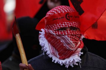 الشعبية تحذر قيادات منظمة التحرير من استمرار اللقاءات التطبيعية