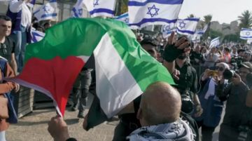 عدالة يطالب بوقف الاعتقالات على خلفية رفع العلم الفلسطيني