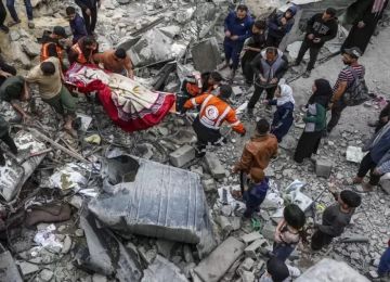 شهيد وإصابات في خروقات الاحتلال لاتفاق وقف النار بغزة