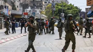 بينهم صحفي.. الاحتلال يشن حملة اعتقالات واسعة في الضفة