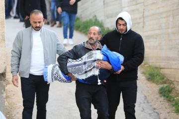 جماهير طوباس تشيع شهداء مجزرة طمون جماهير طوباس تشيع شهداء مجزرة طمون