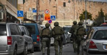 الاحتلال يبعد مقدسيا عن الأقصى ويقتحم سلوان