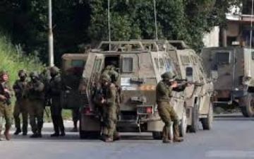 قوات الاحتلال تمنع المصلين من أداء صلاة التراويح في أحياء القدس مع استمرار إغلاق المسجد الأقصى