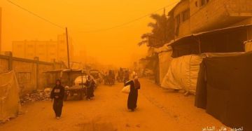 عاصفة رملية تضرب قطاع غزة وتفاقم معاناة النازحين.. وتحذيرات من منخفض جوي عاصف ليلا