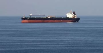 سلطنة عمان: هجوم بزورق مسير على ناقلة نفط قبالة مسقط ومقتل بحار