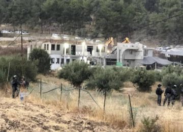 إصابات واعتقالات... الاحتلال يهدم في عرعرة إصابات واعتقالات... الاحتلال يهدم في عرعرة