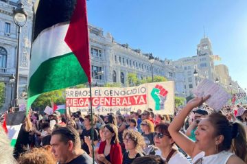 إسبانيا تعفي سفيرتها في تل أبيب وتخفض تمثيلها الدبلوماسي إسبانيا تعفي سفيرتها في تل أبيب وتخفض تمثيلها الدبلوماسي