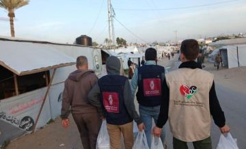 بنك فلسطين وجمعية عطاء فلسطين يوزعان وجبات إفطار للأسر المتضررة في غزة بنك فلسطين وجمعية عطاء فلسطين يوزعان وجبات إفطار للأسر المتضررة في غزة