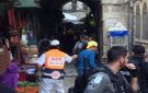 صور وفيديو إصابة 3 مستوطنين بعملية طعن بالقدس المحتلة - ps