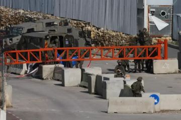 الخليل: الاحتلال يمنع التجول ويطرد طواقم الإغاثة الطبية غرب دورا