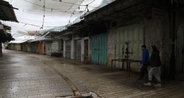 بالصور إضراب شامل يعم الضفة الغربية رفضا لقانون إعدام الأسرى ودعوات للنفير وتصعيد المواجهة بالصور إضراب شامل يعم الضفة الغربية رفضا لقانون إعدام الأسرى ودعوات للنفير وتصعيد المواجهة