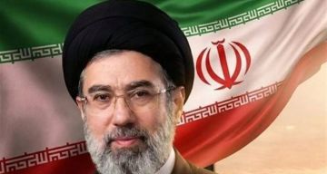 مجتبى خامنئي يوجه رسالة إلى الشعب بمناسبة يوم الجمهورية الإسلامية