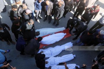 تشييع 5 قتلى بينهم 3 أطفال من مستشفى الشفاء في غزة (صور فيديو)