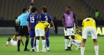 بصق وطرد.. نجم الاتحاد يعتدي على الحكم بعد وداع آسيا