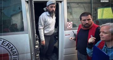 الاحتلال يفرج عن 14 أسيرا من قطاع غزة