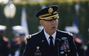 إقالة رئيس أركان الجيش الأمريكي وسط تصاعد التوترات في إيران إقالة رئيس أركان الجيش الأمريكي وسط تصاعد التوترات في إيران