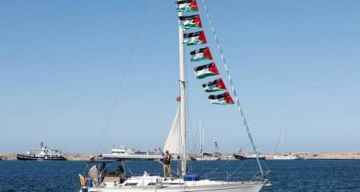 جماعات يونانية تتهم الحكومة بالتواطؤ مع إسرائيل في مهاجمة أسطول الصمود