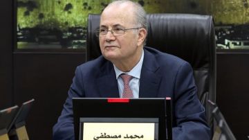 رئيس الوزراء يتفقد غرفة العمليات المشتركة للأجهزة الأمنية لمتابعة سير عملية الاقتراع