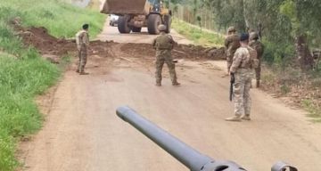 بالفيديو  الجيش اللبناني يزيل ساترا ترابيا للاحتلال ويباشر إعادة تأهيل جسر طيرفلسيه
