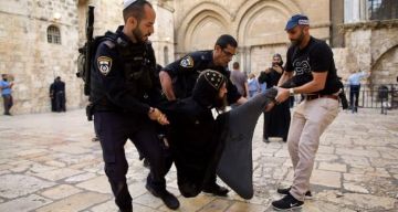 بالفيديو  إصابات جراء اعتداء الاحتلال على احتفالات المسيحيين في القدس