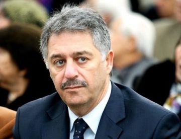 فتح تحقيق بحقه: توقيف السفير الفلسطيني اشرف دبور في مطار بيروت