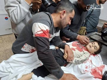 بالفيديو والصور من كتف أبيه إلى القبر يحيى طفل عاد من الفرح شهيدا