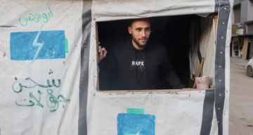 تقرير  تراجع الدولار أمام الشيكل دون 3 شواكل يفاقم خسائر العاملين عن بُعد في غزة ويقلّص دخولهم الشهرية