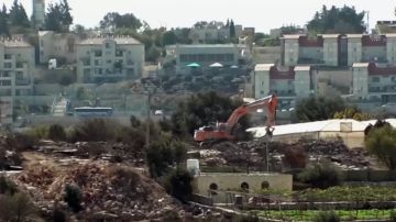 بالفيديو الاحتلال يجرف أراضي زراعية غرب جنين
