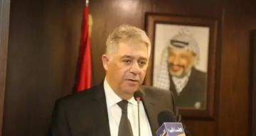بعد يوم من اتهامه ياسر عباس بالفساد.. توقيف سفير السلطة السابق أشرف دبور في مطار بيروت