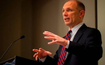 عضو الفيدرالي يتوقع تعرض الاقتصاد الأمريكي للركود التضخمي