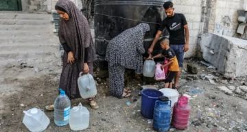 تقرير النساء على خط العطش.. يوميات المعاناة في البحث عن الماء تحت ضغط النزوح والندرة