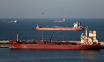 أسطول ناقلات يغادر الخليج ويعبر مضيق هرمز أسطول ناقلات يغادر الخليج ويعبر مضيق هرمز