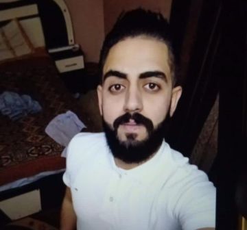 بين فرحة الميلاد ونزيف الذاكرة... الجريح عليان يصارع النسيان تحت سقف خيمة ممزقة