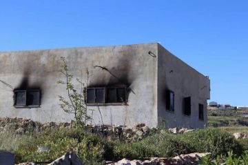 بالفيديو مستوطنون يحرقون منزلا جنوبي نابلس بالفيديو مستوطنون يحرقون منزلا جنوبي نابلس