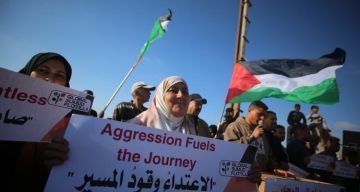 غزة.. وقفة تنديدا باعتراض الاحتلال سفن أسطول الصمود العالمي المتجهة للقطاع