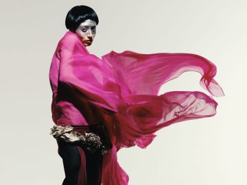 مصمم فلسطيني يجسد بتطريزاته الغزاوية الذاكرة والانتماء والنزوح