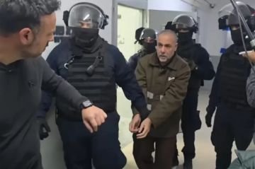 الاحتلال يمدد اعتقال الطبيب حسام أبو صفية وعائلته تحذر من تدهور صحته