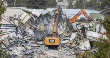 الاحتلال يهدم مسكنا 