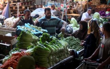 خط الفقر يرتفع والدخل يتهاوى.. الأسرة الفلسطينية في مواجهة أسوأ أزماتها المعيشية