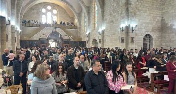 بالصور  الكنائس الفلسطينية تحتفل بعيد الفصح وأحد الشعانين