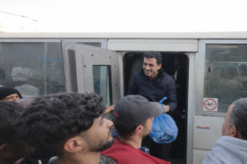 بالفيديو الاحتلال يفرج عن 15 أسيرا من قطاع غزة