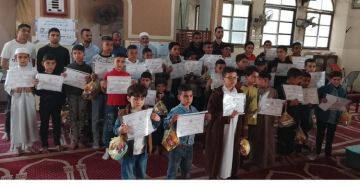 اقرأ تكرم عشرات الحافظين لأجزاء من القرآن الكريم في مخيم المغازي