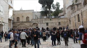 قوات الاحتلال تعتدي على فرق الكشافة المشاركة في سبت النور قوات الاحتلال تعتدي على فرق الكشافة المشاركة في سبت النور