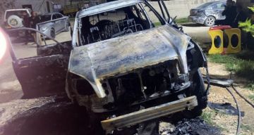 بالصور  مستوطنون يحرقون مركبات للمواطنين ويخلفون أضرارا كبيرة جنوب الخليل