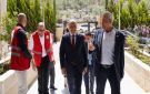 الهلال الأحمر الفلسطيني يستقبل السفير المصري في فلسطين ويستعرض جهوده الريادية في مجال التأهيل - ps