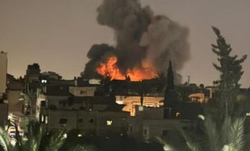 شاهد: طائرات الاحتلال تدمر منزلا في دير البلح وسط قطاع غزة شاهد: طائرات الاحتلال تدمر منزلا في دير البلح وسط قطاع غزة