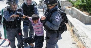 القدس.. الاحتلال يعتقل 3 أطفال من العيسوية