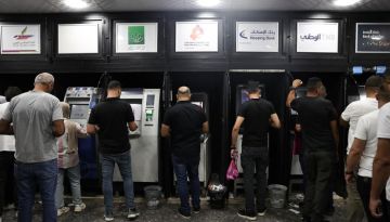 خبراء يطالبون السلطة بخطة إصلاح شامل لوقف الهدر المالي وإنقاذ الاقتصاد الفلسطيني خبراء يطالبون السلطة بخطة إصلاح شامل لوقف الهدر المالي وإنقاذ الاقتصاد الفلسطيني